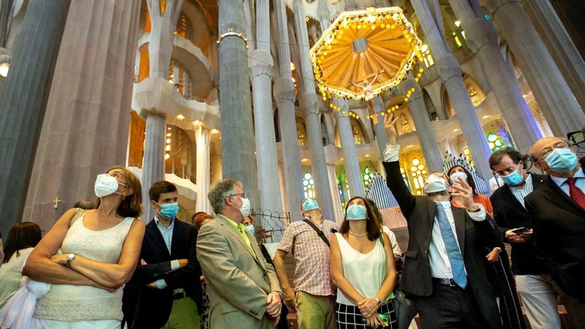 Catedrala Sagrada Familia din Barcelona a fost redeschisă după patru luni