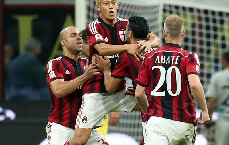 VIDEO / Milanezii l-au uitat pe Balotteli, Keisuke Honda este noul idol de pe San Siro