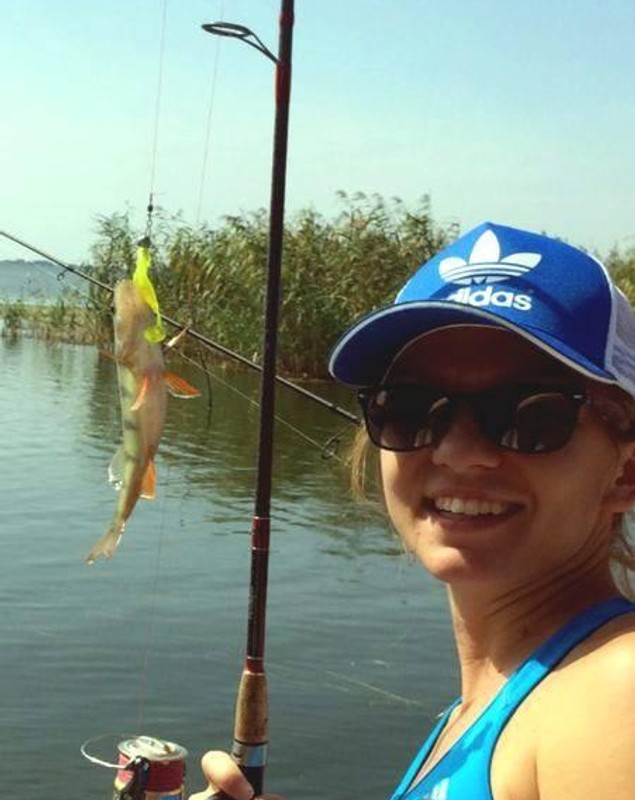 TOP 10 PESCARI/ Simona Halep, o celebritate pasionată de pescuit