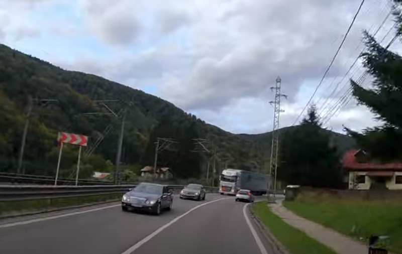 Restricţia de tonaj pe DN1 Ploieşti - Braşov a fost ridicată, pe perioada închiderii circulaţiei pe Valea Oltului