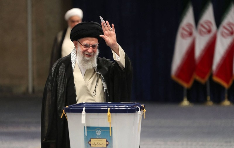 „Ar muri toți în câteva secunde”: liderii Iranului sunt îngrijorați că vor fi bombardați dacă participă la înmormântarea lui Khamenei