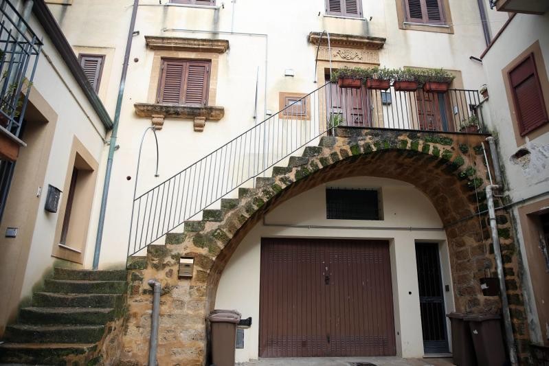 Casele trebuie renovate după ce sunt cumpărate (foto Northfoto)