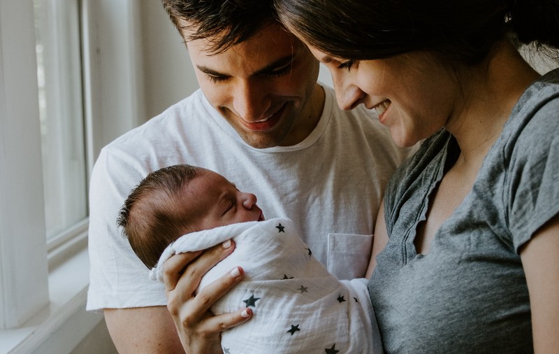 Fertilizarea in vitro la Embryos aduce unui cuplu bucuria de a avea un copil