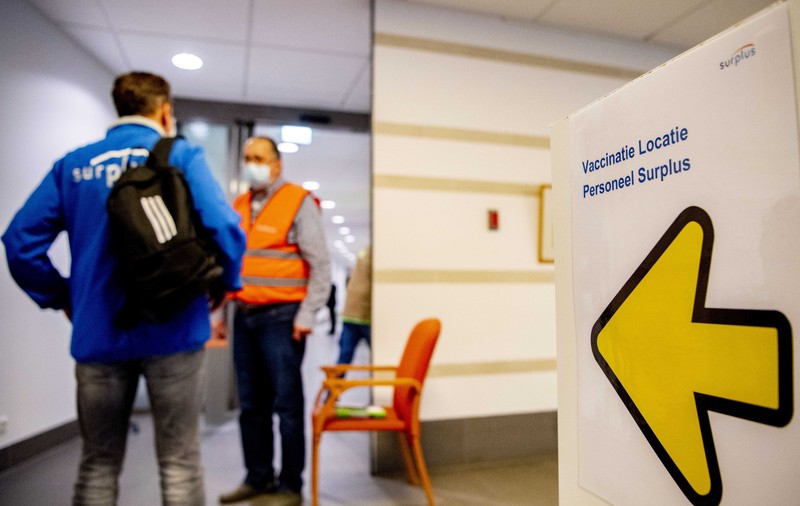 OMS: Toate persoanele nevaccinate „trebuie căutate şi convinse să se imunizeze”