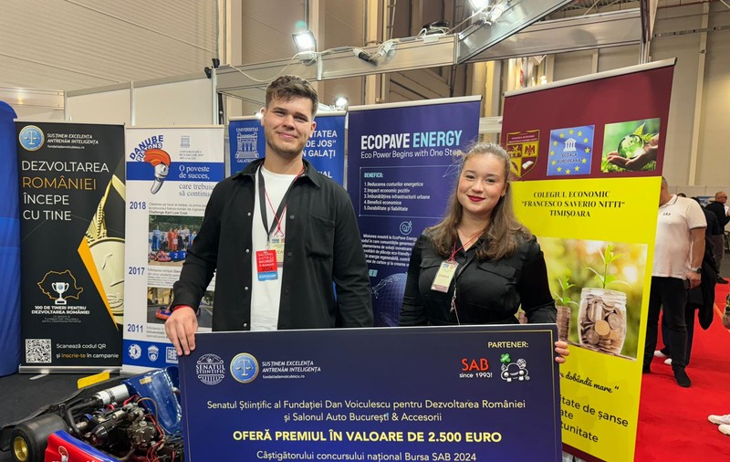 Doi elevi din Timișoara propun un sistem de transformare a pașilor în energie electrică: „Sunt ca niște plăcuțe de gresie”