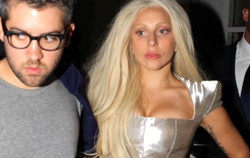 Vă era dor? Lady Gaga a apărut din nou la un eveniment monden şi a venit NEMACHIATĂ | FOTO
