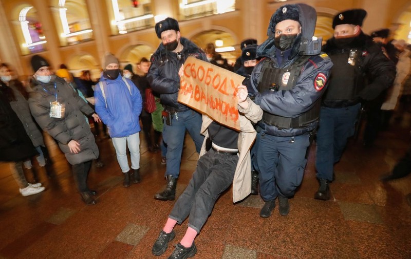 Tensiuni în Rusia: mai mulți susținători și aliați ai lui Navalnîi, arestați înaintea protestelor de sâmbătă