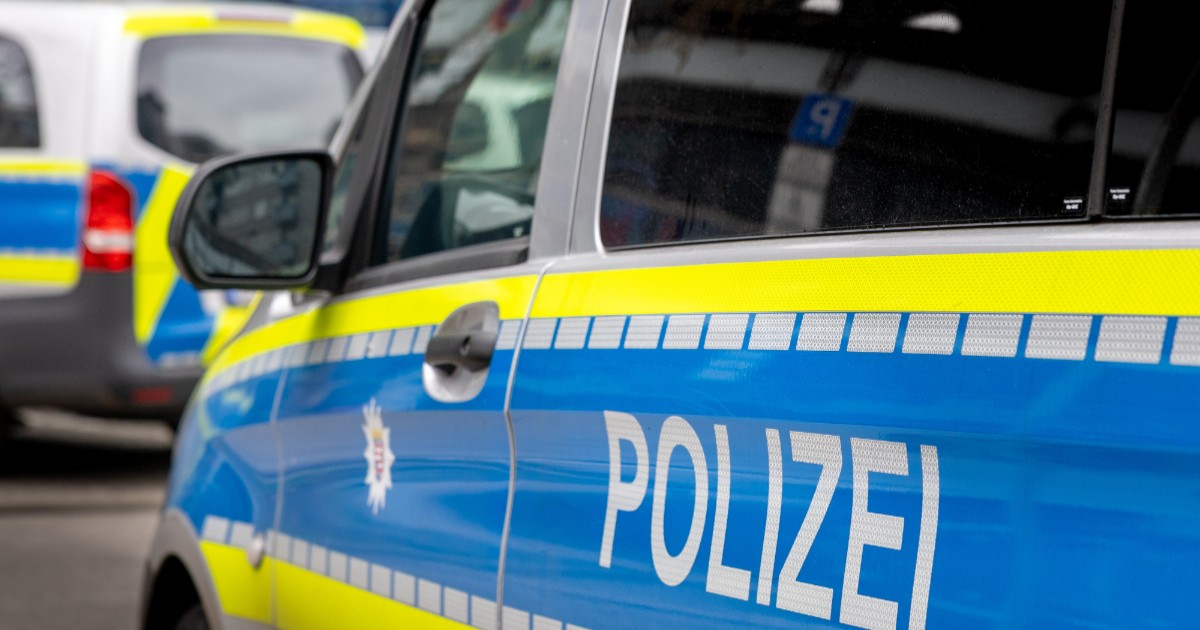 Două mașini de poliție parcate în Germania.