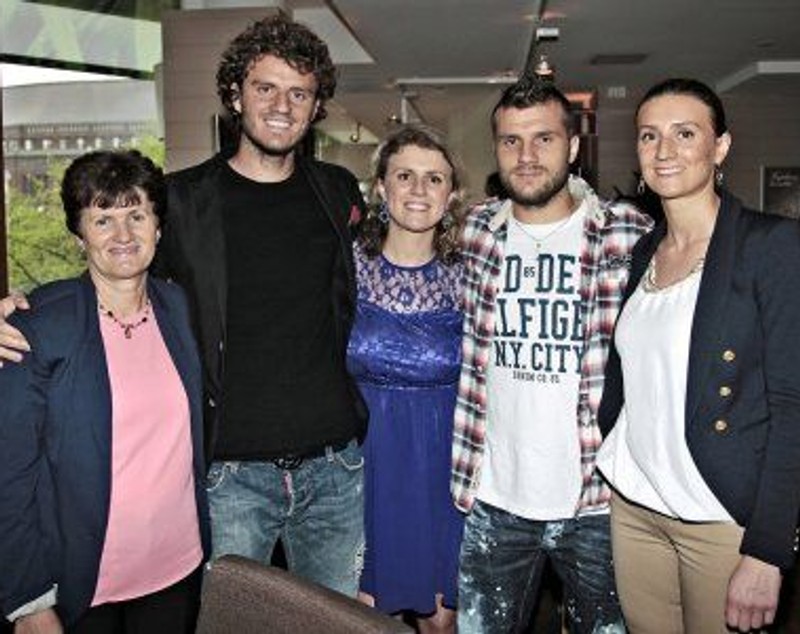 Calvarul familiei de refugiați a finlandezului Perparim Hetemaj: din Kosovo, într-un spital de nebuni din Oulu, via România. ^«În Timișoara am fost siguri că am scăpat de război!»