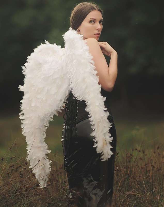 REPORTAJ/ Viața în pielea personajului. Tinerii care își croiesc costume de super-eroi și le poartă pe stradă (FOTO)