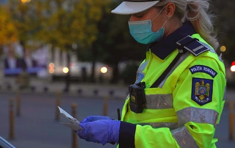 Un șofer n-a crezut că o polițistă îi dă amendă 1305 lei, după ce a aruncat un chiștoc pe geamul mașinii:  "Dumneavoastră vorbiți serios?"