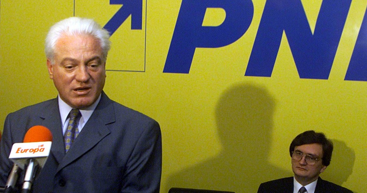 Valeriu Stoica, alături de fostul premier Victor Ciorbea, a fost președintele PNL în perioada 2001-2002