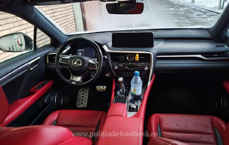 Polițiștii au găsit în Portul Constanța o mașină de 50.000 de euro, căutată în Canada. Unde urma să fie trimisă