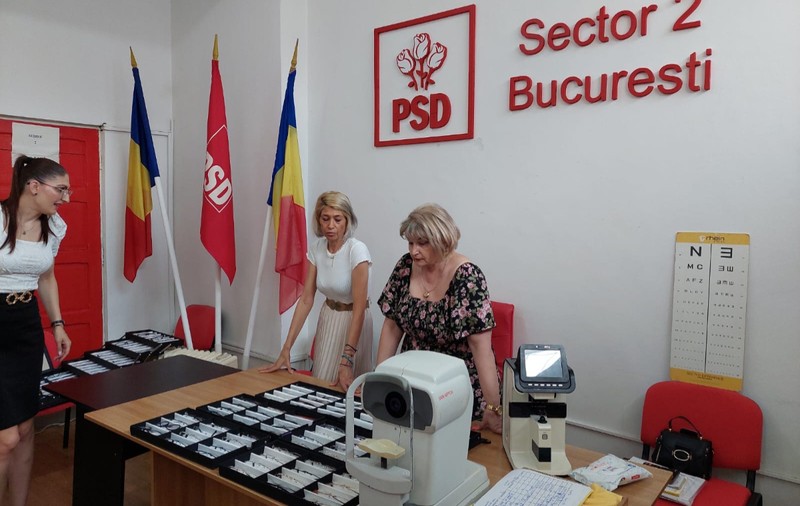Partidele s-au lansat pe piața serviciilor electorale de sănătate: ochelari de vânzare în sediul PSD S2 din București. „Se cumpără în rate, la prețuri fără concurență, dar contractul nu se încheie cu partidul”
