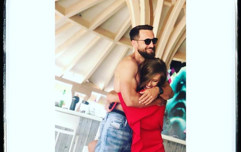 Dani Oțil nu-și mai lasă iubita să defileze pe podiumul de modă! Gelos, o ține numai pe lângă el
