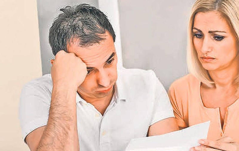 COCOȘAȚI DE DATORII! Restanțele la credite AU CRESCUT