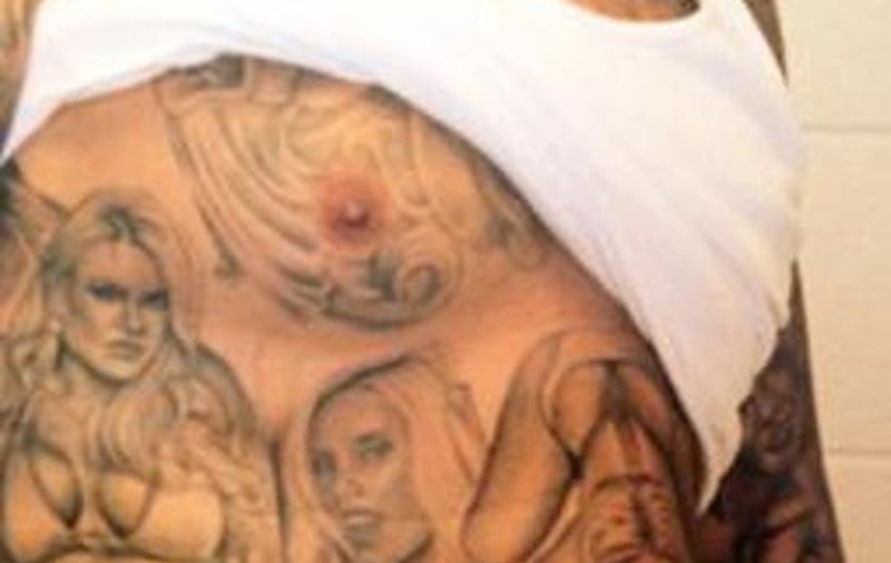 Fanul nebun după Coco sau dus cu capul? Și-a tatuat-o pe nevasta lui Ice T pe tot corpul! FOTO