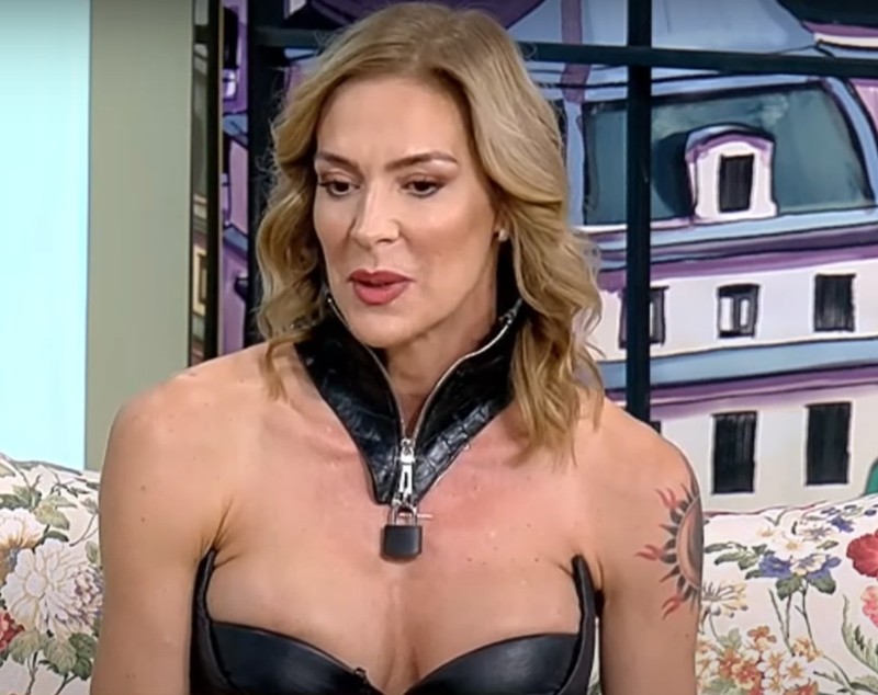 Imagini cu Roxana Ciuhulescu după operația de implant și lifting mamar. „Mi-am dorit să port și eu rochie fără sutien cu push-up”