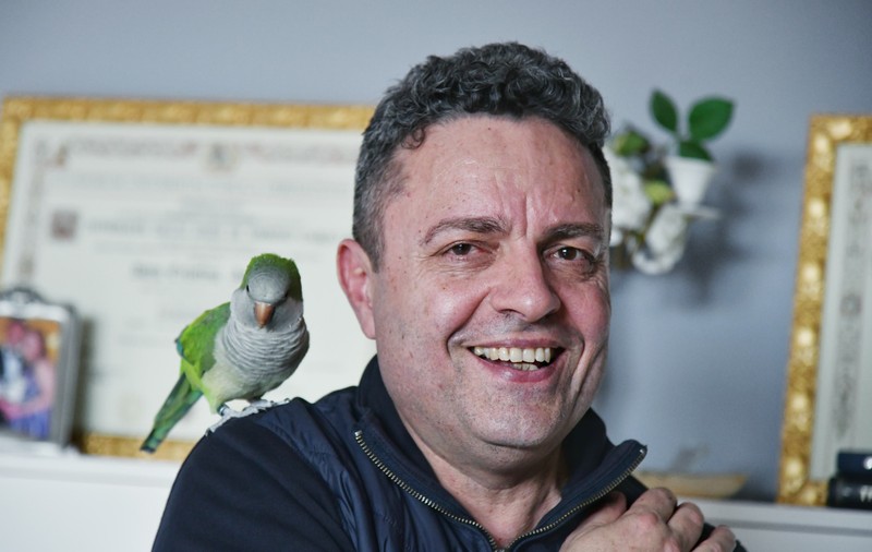 Românul care a condus barurile de la „Intercontinental”: „Securitatea ne obliga să folosim farfurii cu microfoane. Fane Spoitoru venea cu sacoșe cu bani”. A trăit Revoluția la baricade: „Râuri de sânge!” I Exclusiv