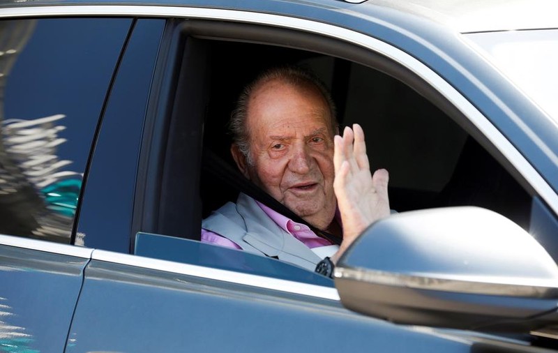 Fostul rege Juan Carlos al Spaniei părăseşte definitiv ţara, în urma acuzațiilor de corupție