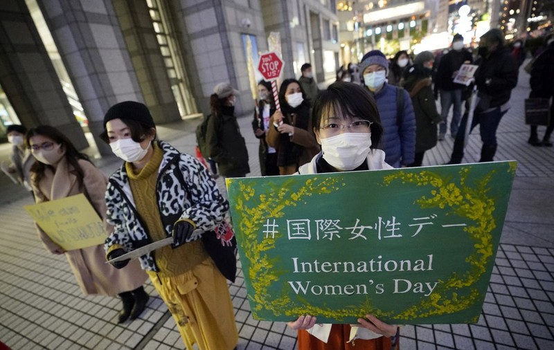Japonia va aproba cu întârziere pilula de a doua zi, dar femeia va avea nevoie de acceptul partenerului