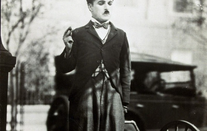 Iată cum arată NEPOATA şi STRĂNEPOATA marelui Charlie Chaplin! FOTO