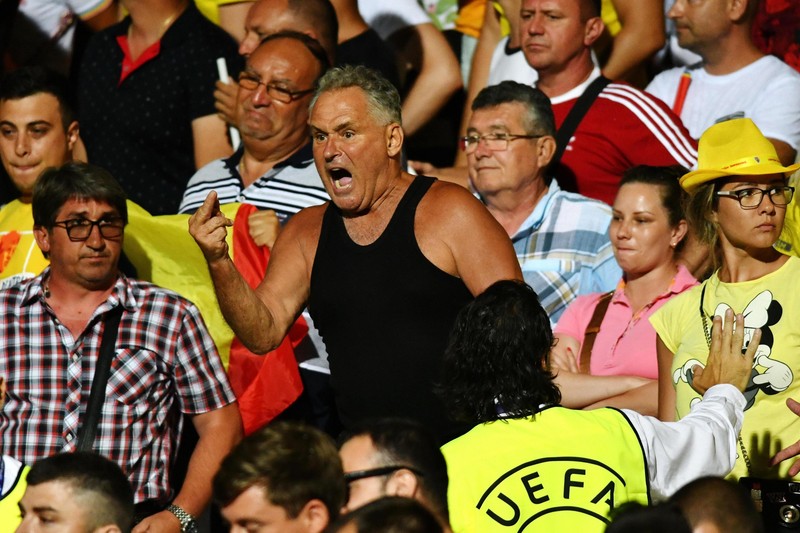 Suporterii civilizați au criticat comportamentul ultrașilor rebeli FOTO: EPA-EFE/ALESSIO TARPINI
