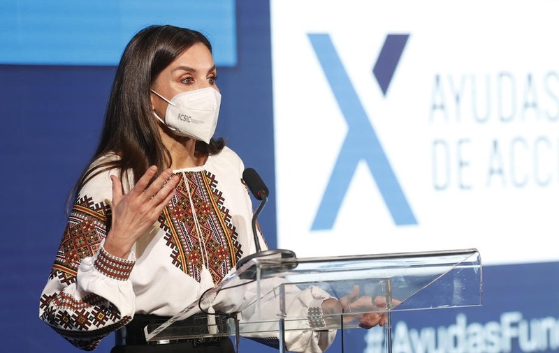 Regina Letizia a Spaniei a încălcat protocolul pentru a-și arăta susținerea pentru Ucraina. Cum a apărut la o acțiune caritabilă