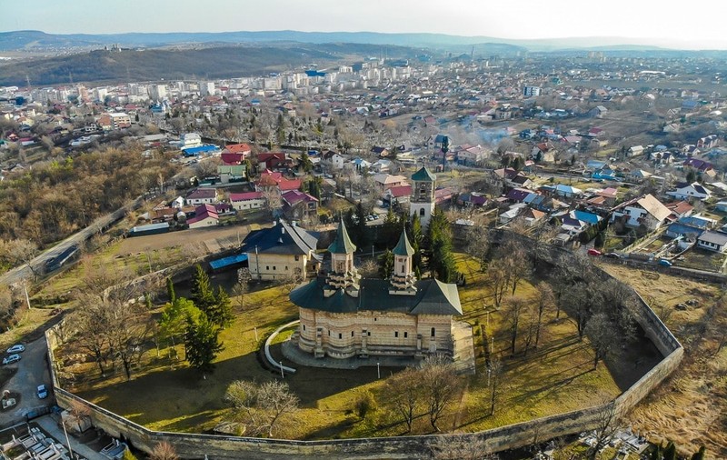 Focar de COVID la o mănăstire din Iași: nouă maici infectate, două fiind internate la spital﻿