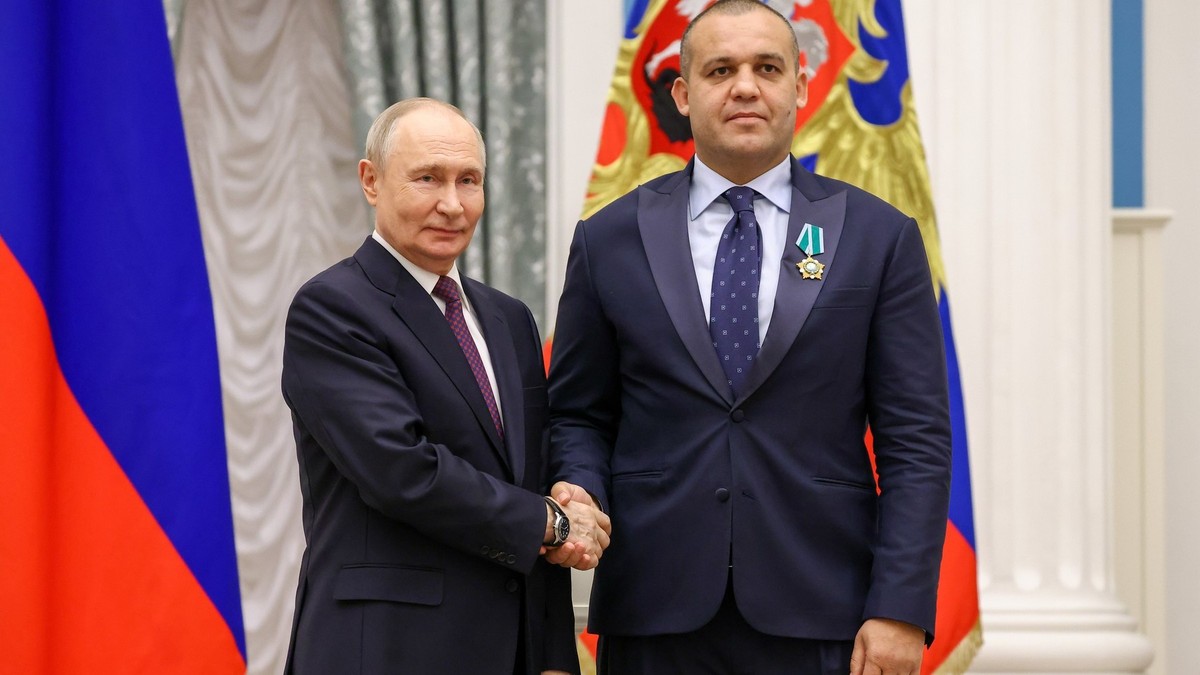 22 aprilie 2026, Moscova. Vladimir Putin (stânga) l-a primit la Umar Kremlev (dreapta) cu doar săptămâni înainte de nunta lui Donald Trump Jr. Sursa foto: Profimedia