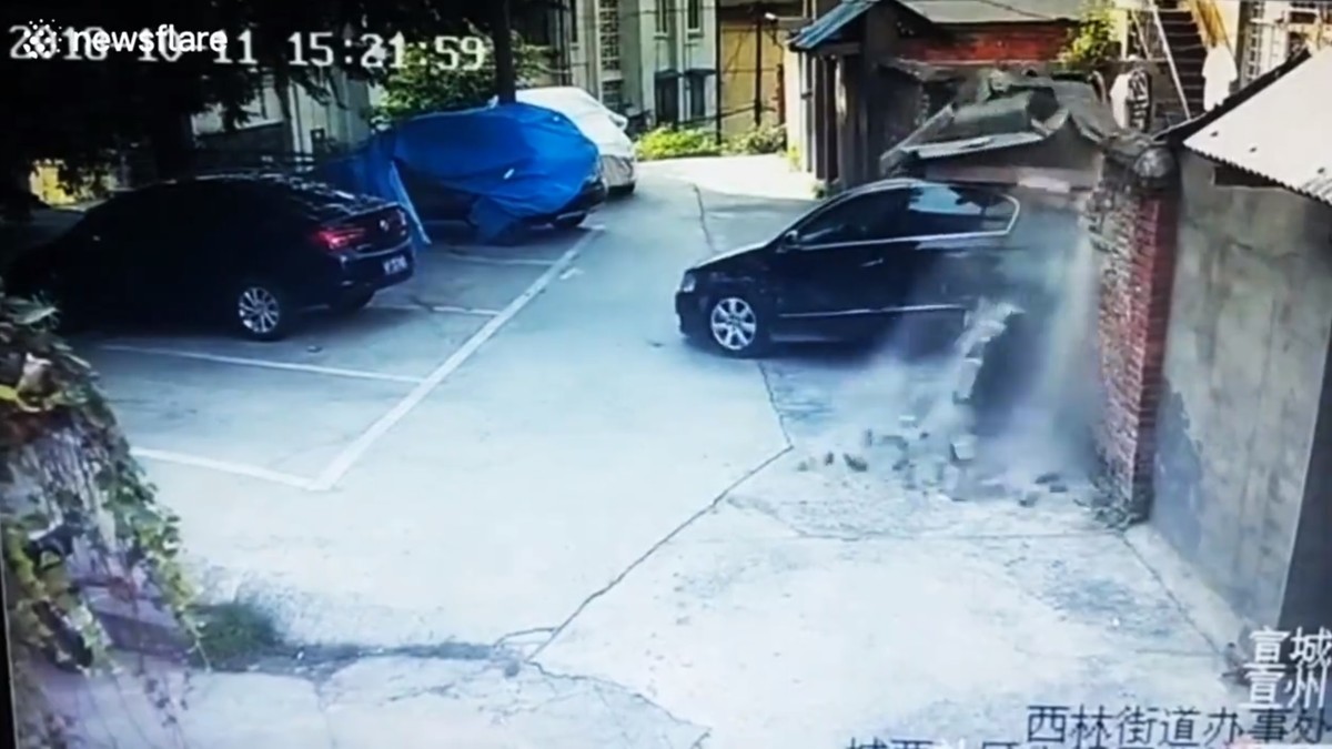 O șoferiță începătoare a provocat un accident în lanț, în China