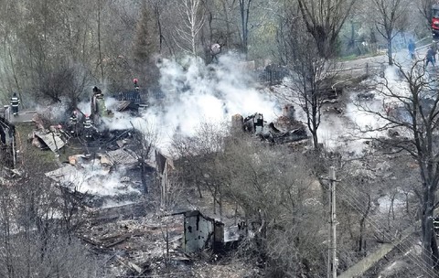 Noi imagini cu dezastrul lăsat în urmă de incendiul devastator din Soveja, în Vrancea: „Situația este critică\"