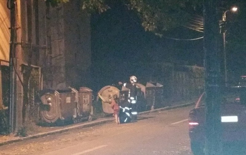 La doar 6 ani, o fetiță și-a convins mama să nu se sinucidă: «Te rog, mami, coboară de acolo!»