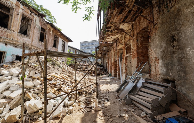 REPORTAJ. Libertatea a intrat pe șantierul de la Hanul Solacolu din București. „Era o groapă de gunoi și o bombă ecologică. Am scos două mii de tone de deșeuri”