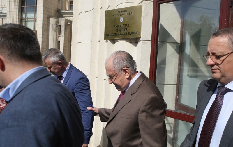 Dosarul Revoluţiei, în care este judecat Ion Iliescu, întors la Parchetul Militar