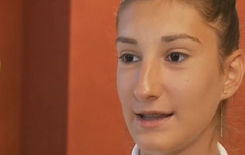 ANDREEA TONCIU crede că DELFINUL este o PASĂRE, dar SORA EI de 13 ani merge LA OXFORD! DIFERENŢA dintre cele două FETE este ca de la cer la pământ!