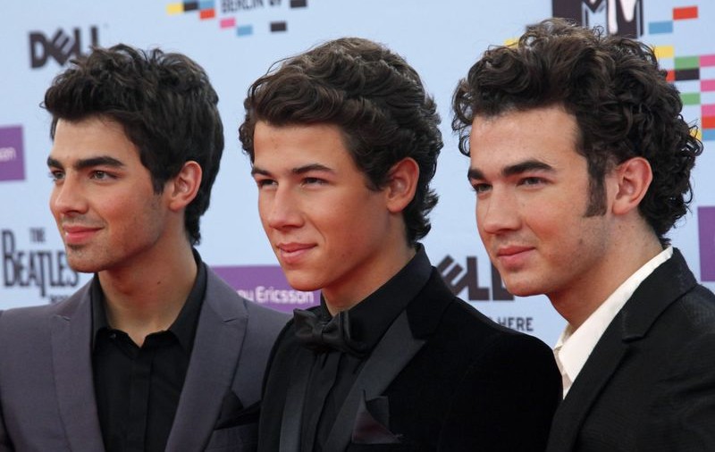 Trupa Jonas Brothers a primit un rechin mort