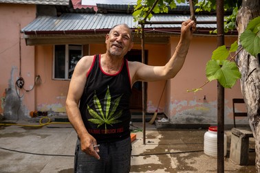 Bulibaşa Limbrian e singurul judecător de care ascultă romii din Murgeni