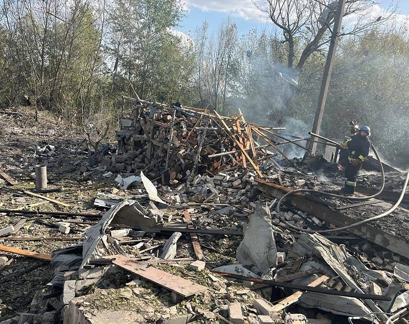 Urmările atacului cu rachete efectuat de ruși asupra unui magazin alimentar din Harkov, unul dintre cele mai sângeroase de până acum | FOTO