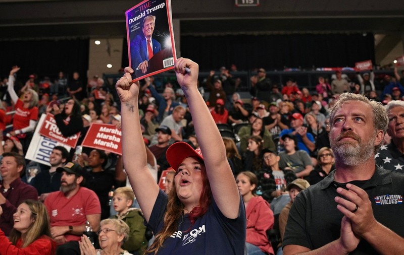 Donald Trump, aplaudat de susținătorii săi în timpul mitingului electoral de la Clarksville. Imagine cu caracter ilustrativ Sursa foto: Profimedia