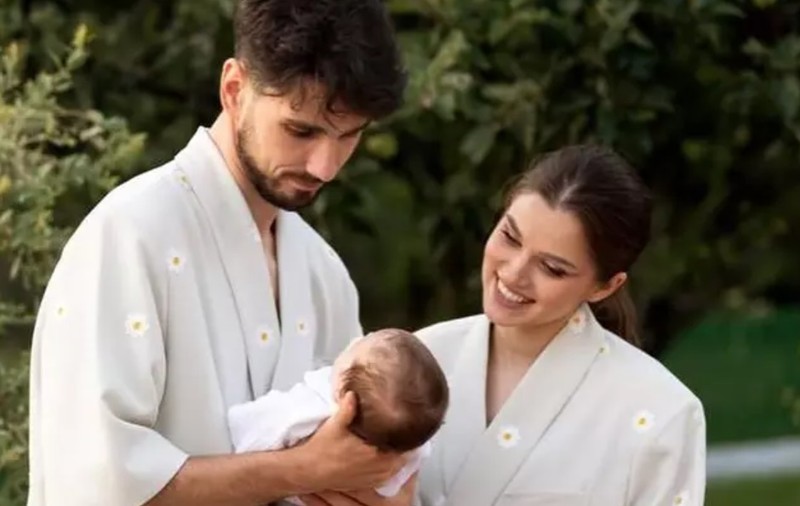 De ce Theo Rose îi ascunde chipul fiului ei, Sasha Ioan: „Eu vi l-aș arăta și acum”