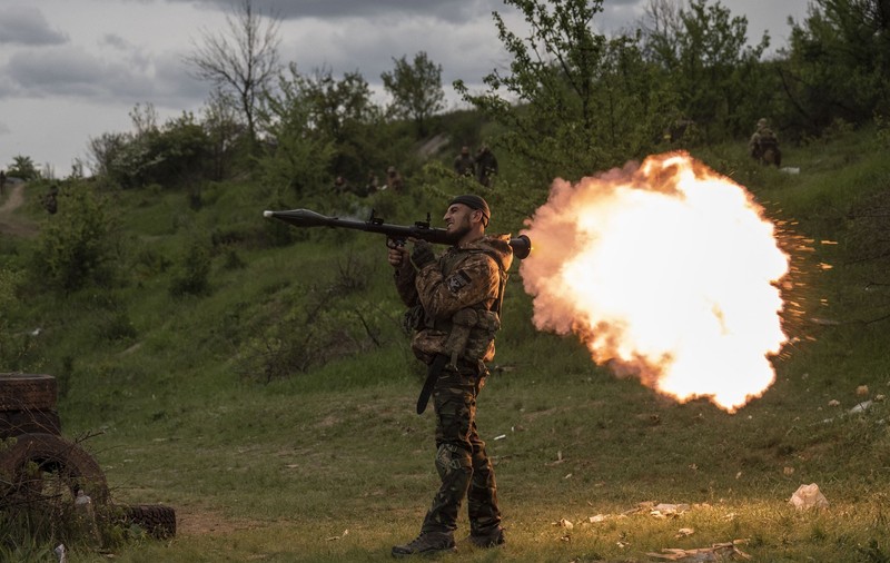 LIVETEXT Război în Ucraina, ziua 510 | NATO se confruntă cu lipsa munițiilor critice pentru Ucraina