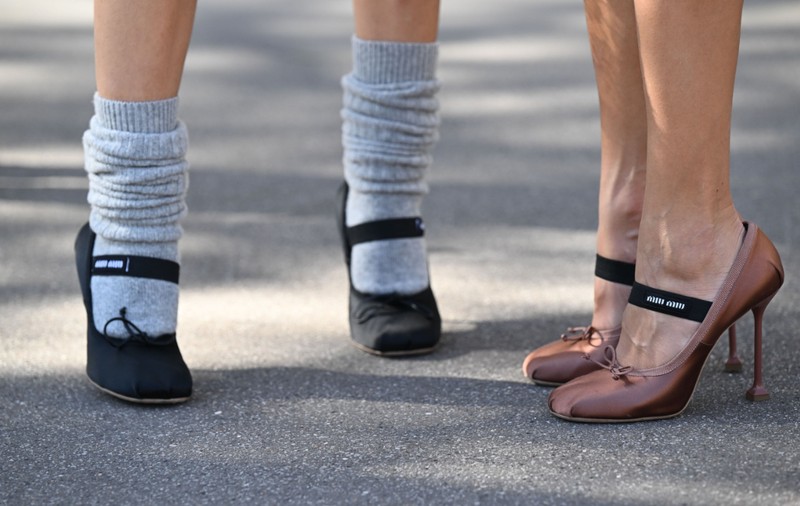 Fashion trend: pantofi cu toc și șosete