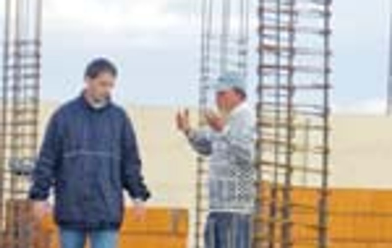 Dan Negru isi face casa cu piscina in Baneasa
