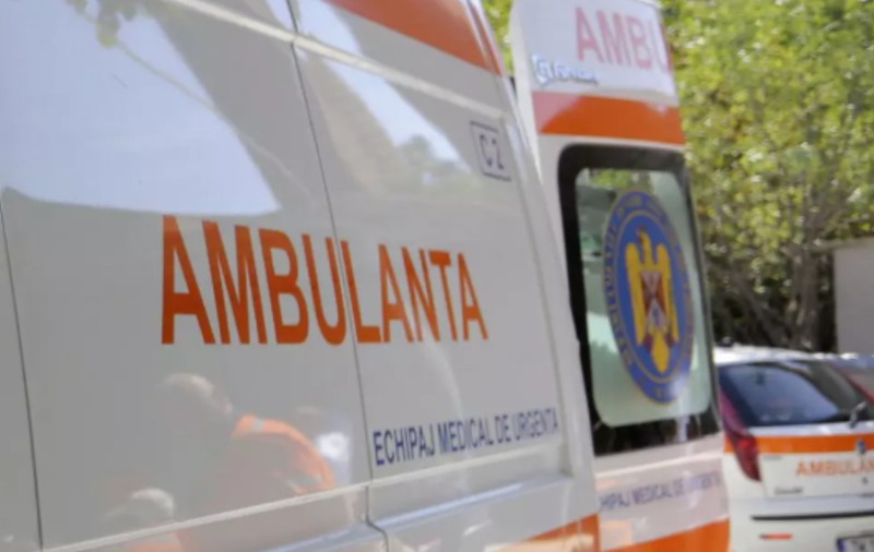 Un șofer din Arad a murit, după ce a făcut infarct la volan. Autoturismul scăpat de sub control a lovit o maşină parcată