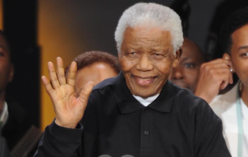 Nelson Mandela A MURIT | O NAŢIUNE A DANSAT ŞI A PLÂNS. Iată IMAGINILE DE LA ELIBERAREA DIN ÎNCHISOARE A LUI NELSON MANDELA | VIDEO
