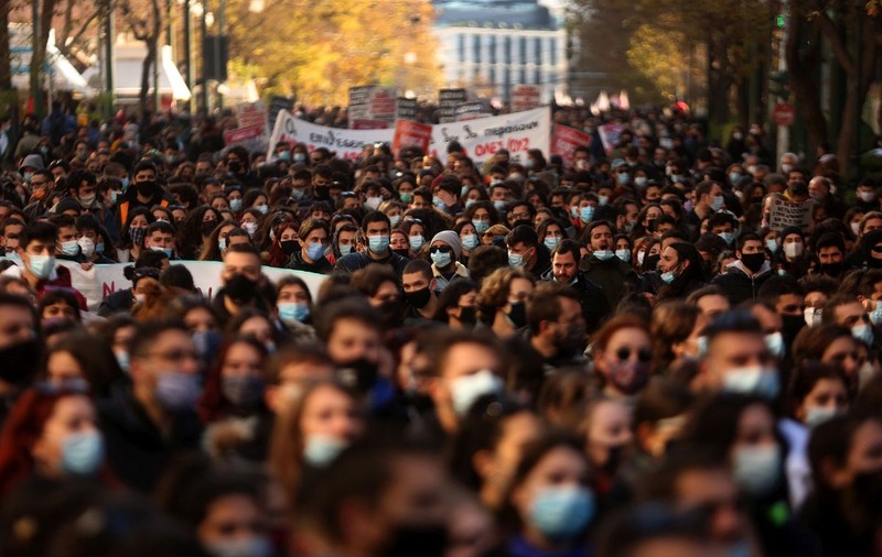 Mii de studenți din Grecia au protestat față de introducerea patrulelor de poliție în universități