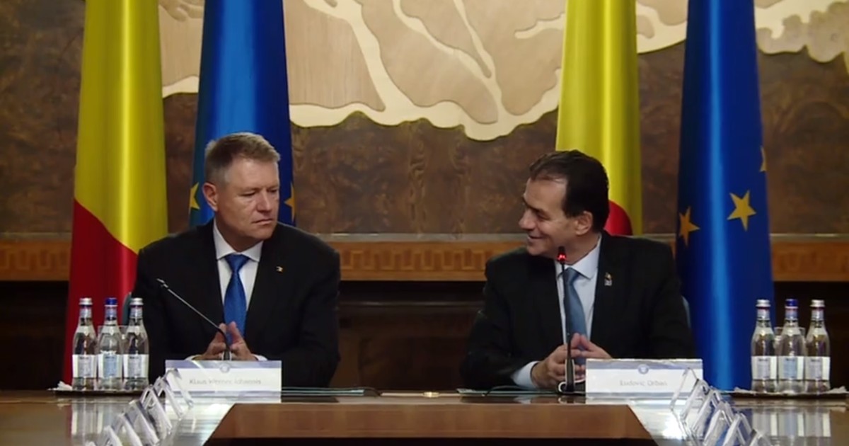 Ploaia de bani. Cum arată planul de relansare economică pregătit de Guvernul PNL. Klaus Iohannis și Ludovic Orban la Guvern, stând la masă