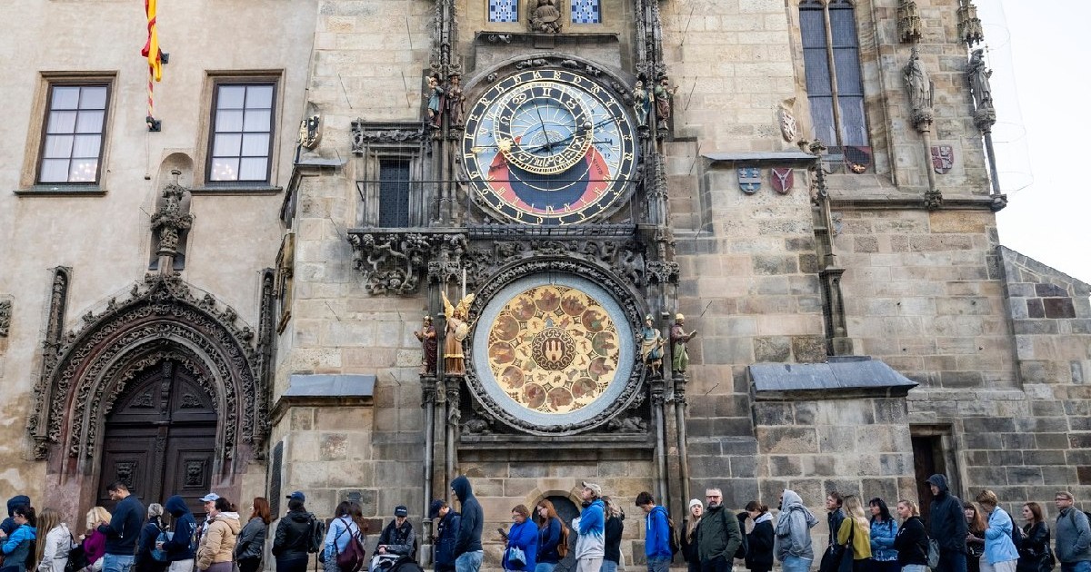 Lansarea noii cărți a scriitorului american Dan Brown, Secretul tuturor secretelor, a cărei acțiune se desfășoară la Praga, 9 septembrie 2025, Praga. În imagine se vede coada înainte de începerea evenimentului.