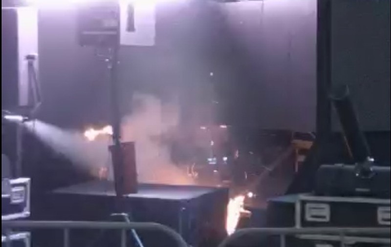 Incendiu pe scenă în timpul concertului susținut de Delia la Verde Stop Arena